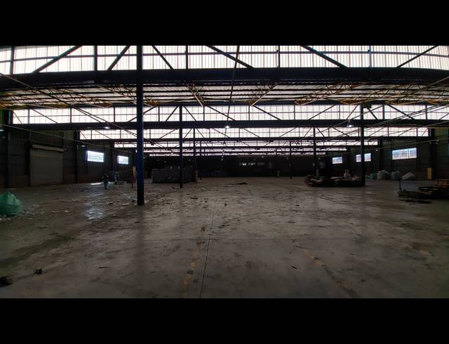 4,616M² WAREHOUSE TO LET IN CLAYVILLE